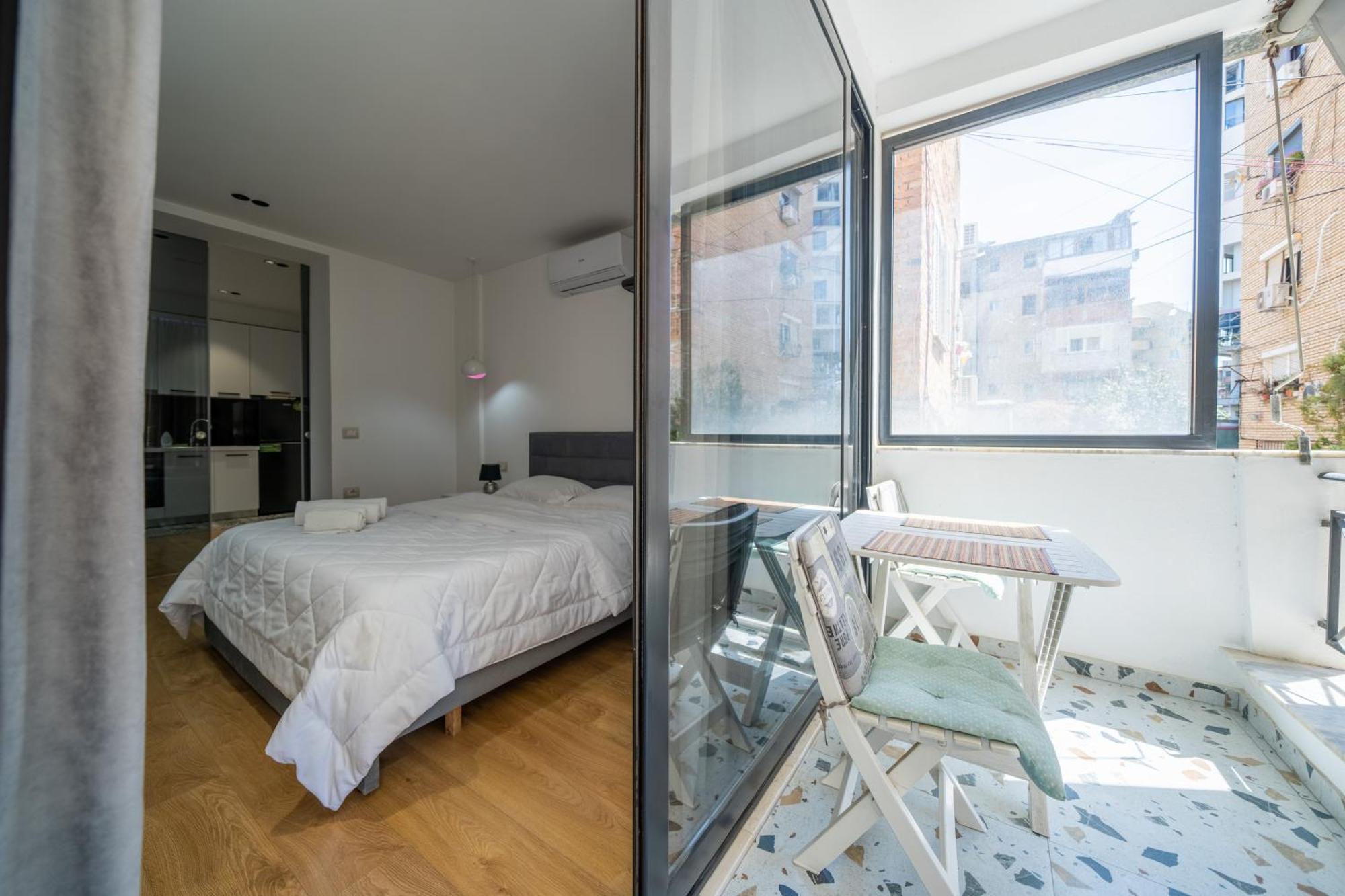 Cosy Urban Central Apartment Тирана Экстерьер фото