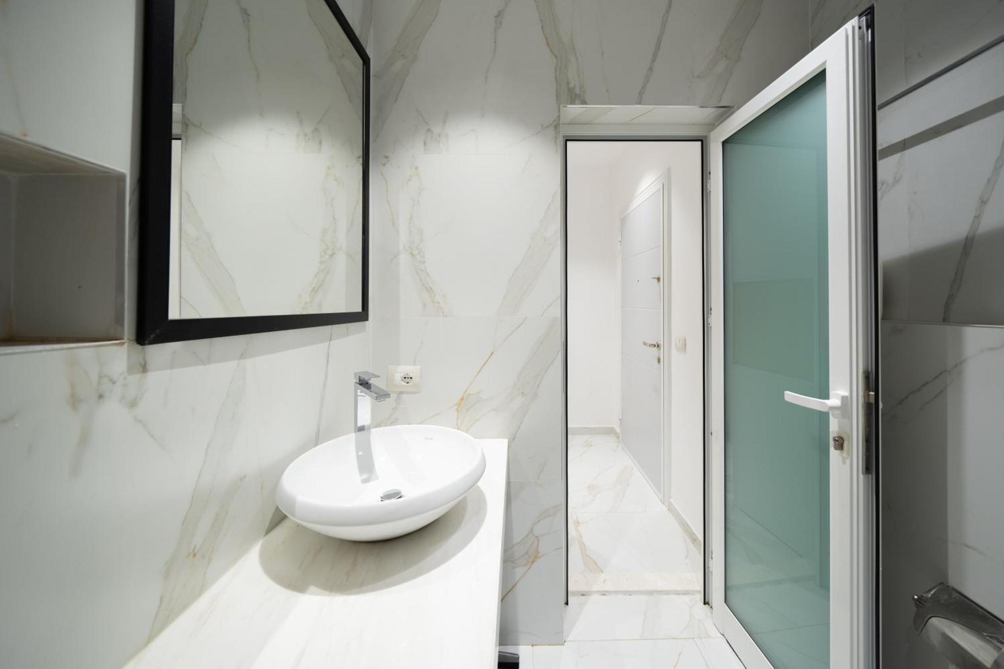 Cosy Urban Central Apartment Тирана Экстерьер фото