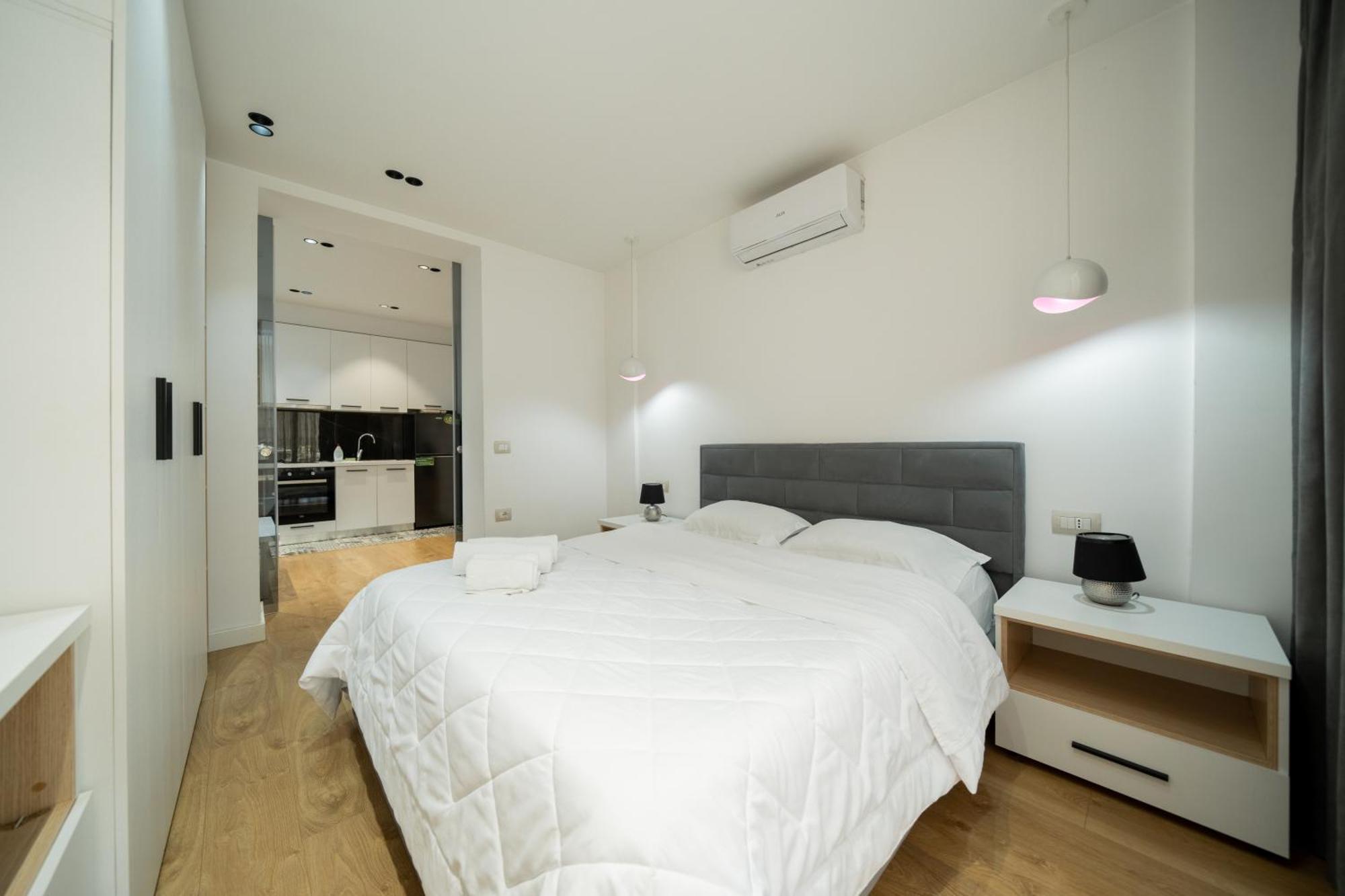 Cosy Urban Central Apartment Тирана Экстерьер фото
