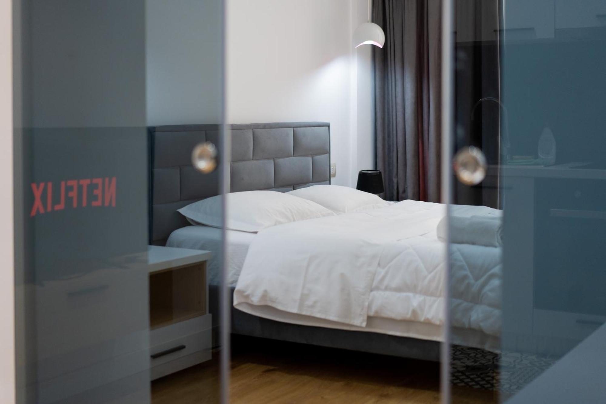Cosy Urban Central Apartment Тирана Экстерьер фото
