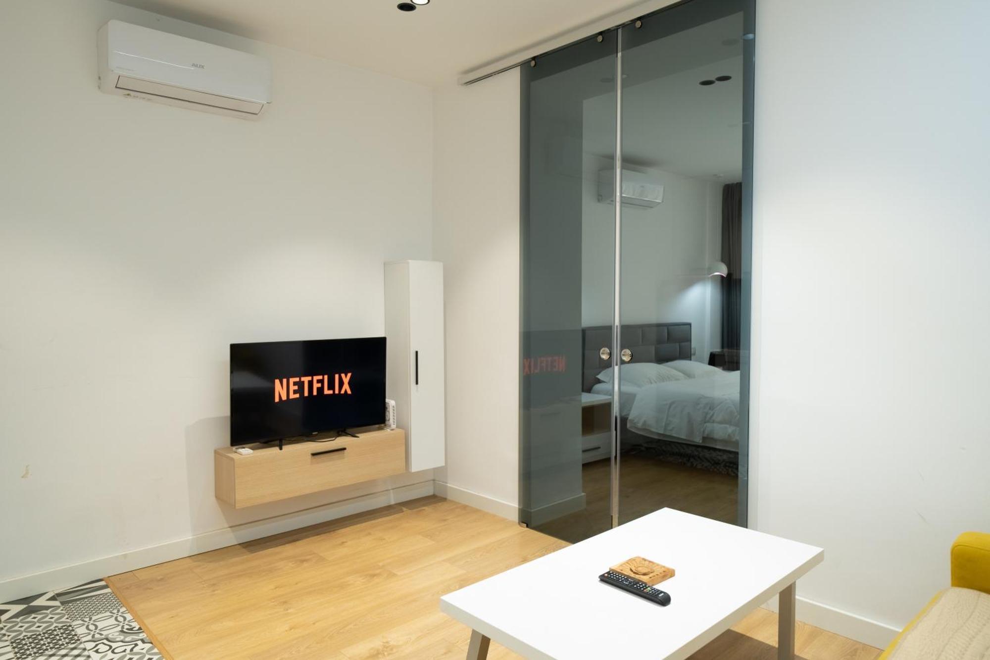 Cosy Urban Central Apartment Тирана Экстерьер фото