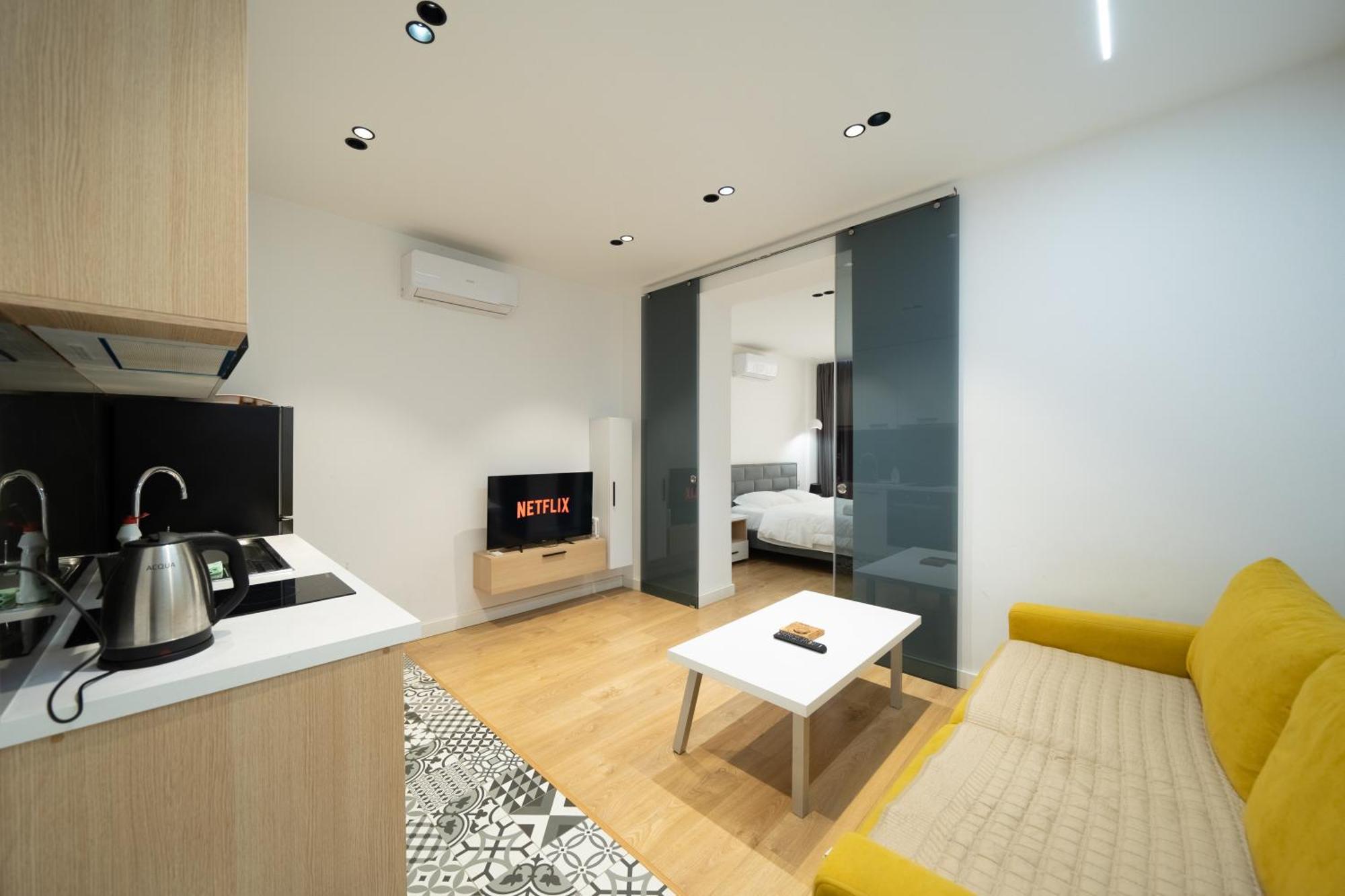 Cosy Urban Central Apartment Тирана Экстерьер фото