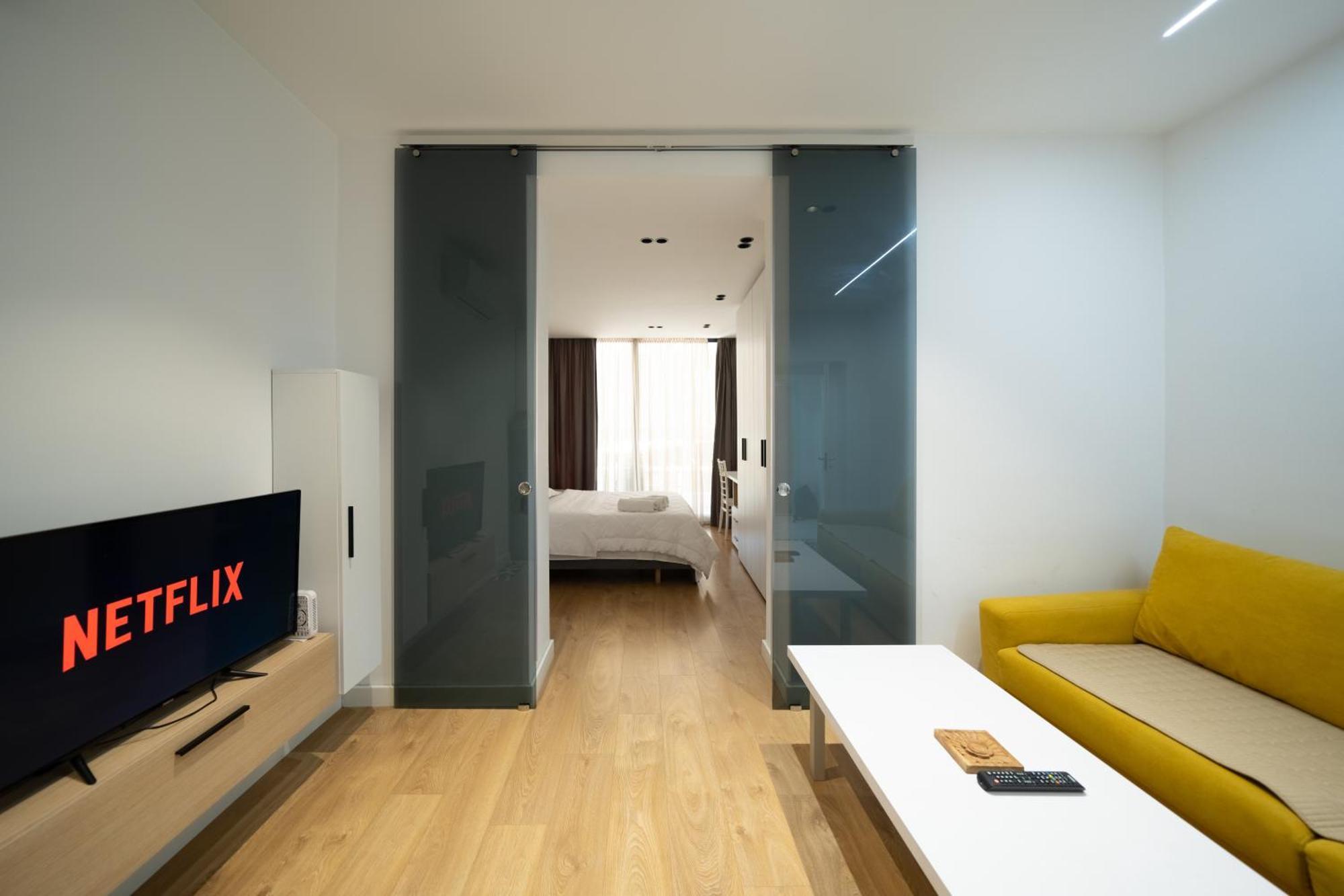 Cosy Urban Central Apartment Тирана Экстерьер фото